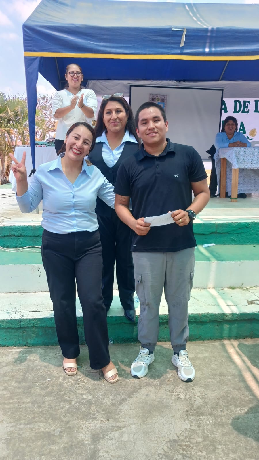 Fotografía 17 de la galería de 🎉 ¡CELEBRAMOS EL DÍA DE LA TÉCNICA EN EL IESTP JORGE BASADRE GROHMAN! 🎓🏆
